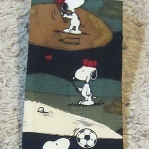 Snoopy sports mans tie